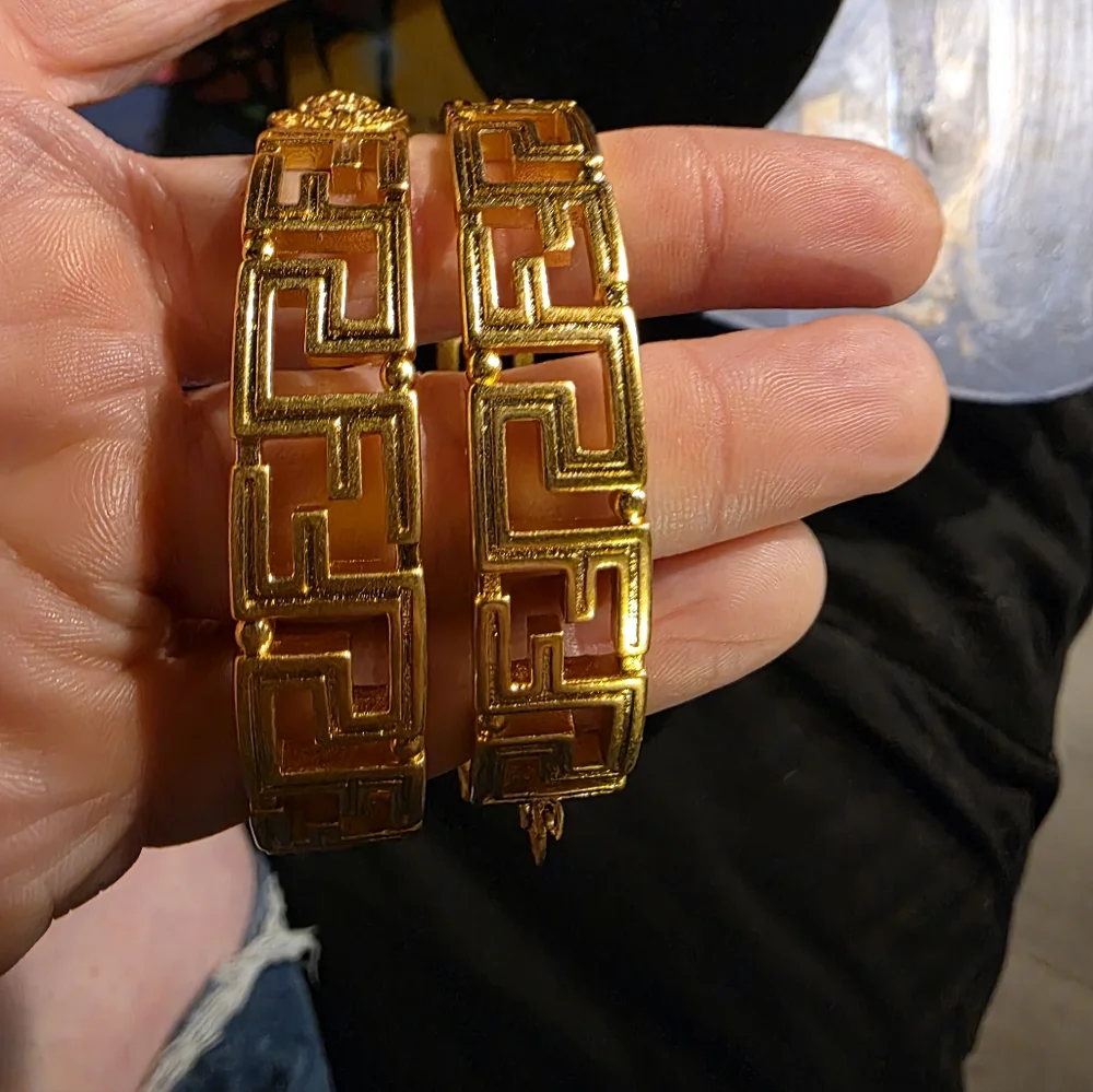 USED....FENDACE Gold Medusa BIG hoop earrings. - Picture 8 of 11